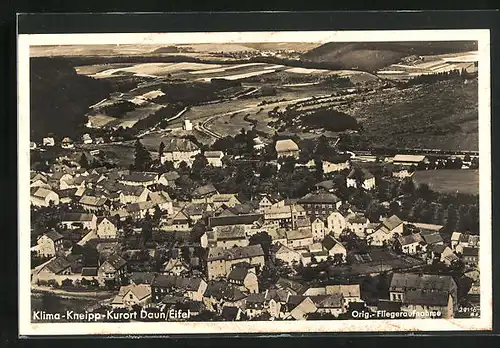 AK Daun /Eifel, Klima-Kneipp-Kurort mit Umgebung, Fliegeraufnahme