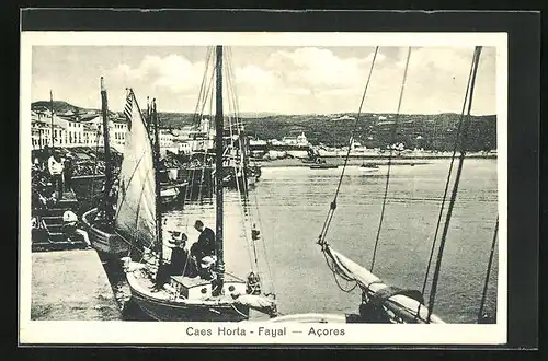 AK Caes Horta-Fayal, Hafenpartie mit Booten