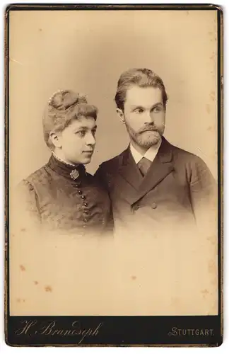 Fotografie Hermann Brandseph, Stuttgart, Marienstrasse 36, Portrait junges Paar in modischer Kleidung