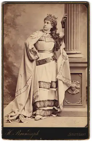 Fotografie H. Brandseph, Stuttgart, Marienstrasse 36, Portrait Eleonore Wahlmann als Königin