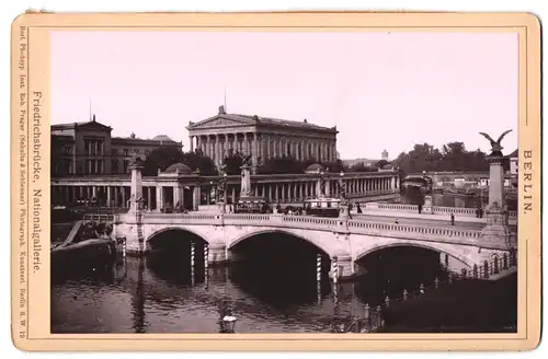 Fotografie Rob. Prager, Berlin, Ansicht Berlin, Pferdebahn auf der Friedrichsbrücke mit Nationalgalerie