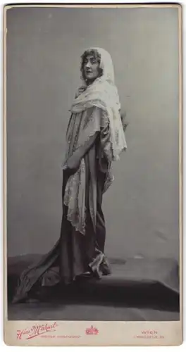 Fotografie Hans Makart, Wien, Wollzeil 34, Portrait Stella Freifrau von Hohenfels-Berger als Monna Vanna