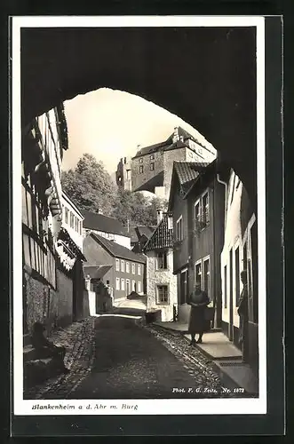 AK Blankenheim / Ahr, Strassenpartie mit Burg