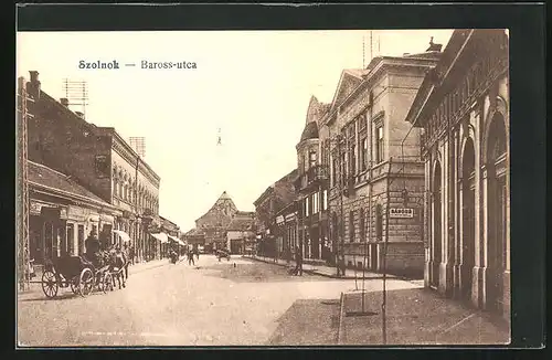 AK Szolnok, Baross-utca, Strasse mit Geschäften