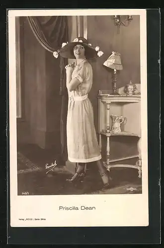 AK Schauspielerin Priscilla Dean im Kleid mit Hut