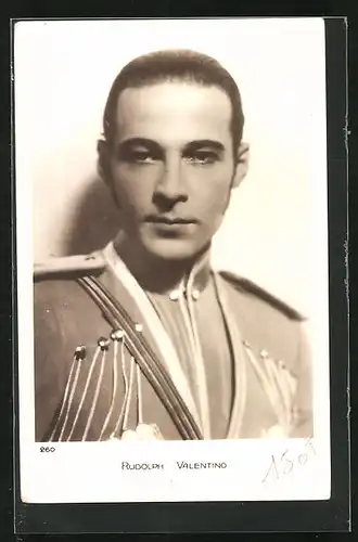 AK Schauspieler Rudolph Valentino mit zurückgekämmtem Haar