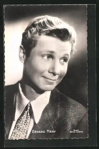 AK Schauspieler Gérard Néry im Anzug mit charmantem Lächeln