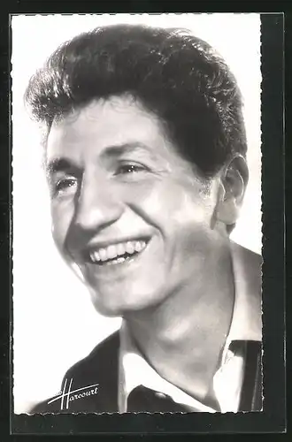AK Schauspieler Marcel Mouloudji mit charmantem Lachen