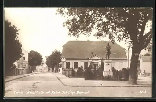 AK Lehnin, Hauptstrasse mit Kaiser Friedrich Denkmal