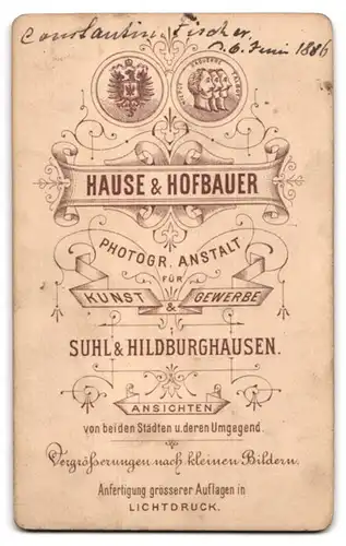 Fotografie Hause & Hofbauer, Suhl, Portrait kleiner Junge im Samtanzug