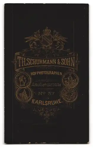 Fotografie Th. Schuhmann & Sohn, Karlsruhe, Amalienstrasse 57, Portrait junge Dame mit Locken