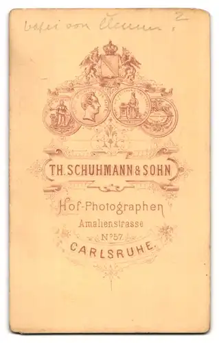 Fotografie Th. Schuhmann & Sohn, Karlsruhe, Amalienstrasse 57, Brustportrait eleganter Herr mit Brille und Bart