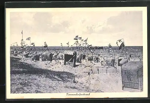 AK Timmendorferstrand, Strandkörbe am Strand bei steifer Brise