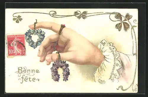 Präge-AK Zarte Damenhand mit Herz und Hufeisen aus Blumen, Blumenbild