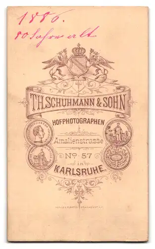 Fotografie Th. Schuhmann & Sohn, Karlsruhe, Amalienstr. 57, Portrait Grossmutter mit Halstuch wohl gekleidet