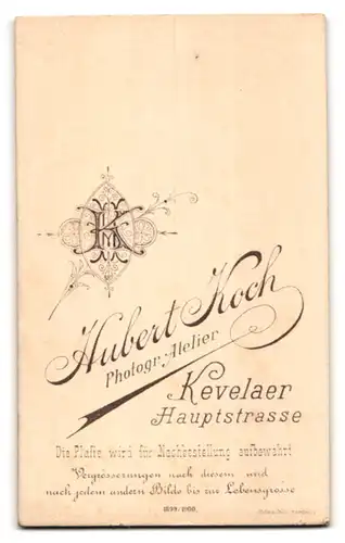 Fotografie Hubert Koch, Kevelaer, Hauptstr., Portrait Hausfrau im schwarzen Sonntagskleid