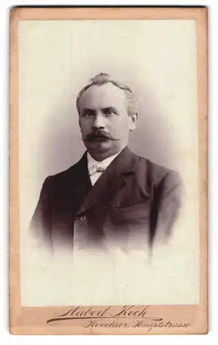 Fotografie Hubert Koch, Kevelaer, Hauptstr., Portrait Herr mit Schnauzbart imeleganten Anzug