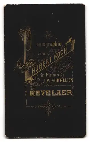 Fotografie Hubert Koch, Kevelaer, Hauptstr., Portrait Herr mit Schnauzbart & Fliege trägt eleganten Anzug