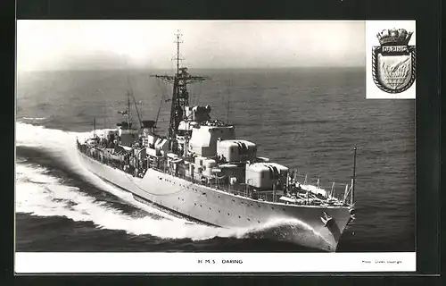 AK HMS Daring, Kriegsschiff in voller Fahrt