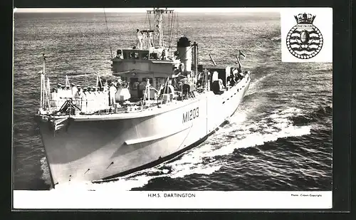 AK HMS Dartington, Kriegsschiff mit Besatzung in voller Fahrt