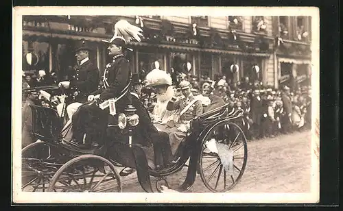 AK Kronprinz Wilhelm von Preussen nebst Gattin in Paradekutsche