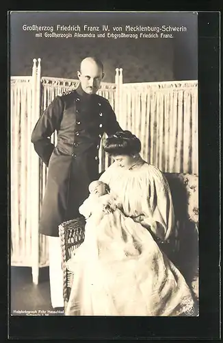 AK Grossherzog Friedrich Franz IV. von Mecklenburg-Schwerin mit Grossherzogin Alexandra und Erbherzog Friedrich Franz