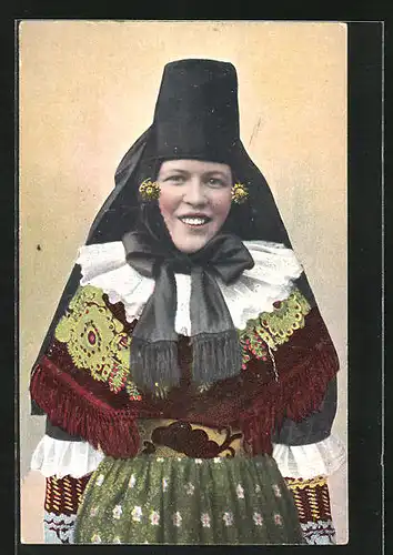AK Junge Frau trägt Tracht aus Schaumburg-Lippe