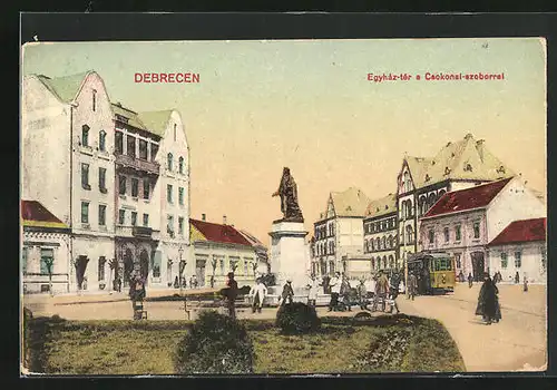 AK Debrecen / Debreczin, Egyhaz-ter a Csokonal-szoborral