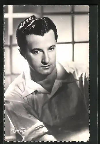 AK Schauspieler Andre Dassary mit ernstem Blick