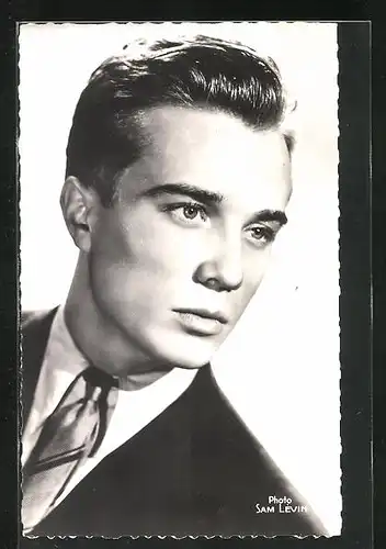 AK Schauspieler Philippe Lemaire im Anzug mit Krawatte