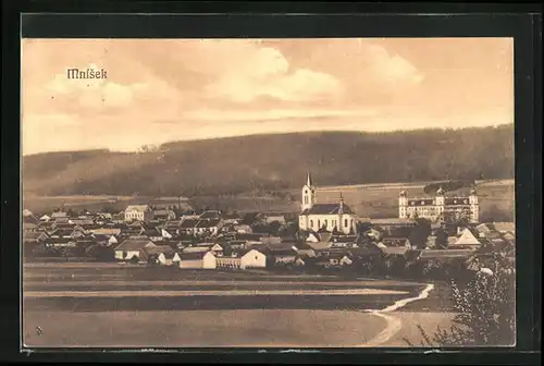 AK Mnísek, Blick über die Stadt mit Kirche