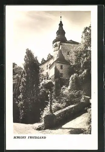 AK Friedland / Frydlant, Partie im Schlossgarten von Schloss Friedland