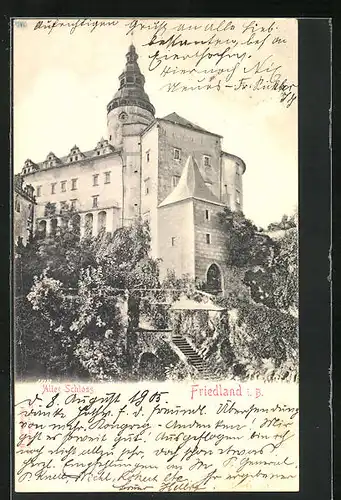 AK Friedland / Frydlant, Altes Schloss mit Treppenaufgang vom Hof