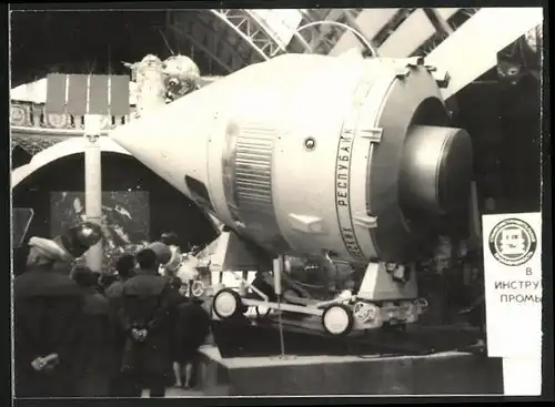 Fotografie Fiedler, Berlin, Ausstellung Moskau 1969, Weltraumkapsel im Raumfahrt-Programm der Sowjet-Union