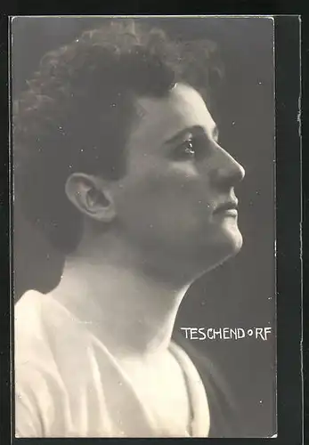 AK Schauspieler Teschendorf blickt nachdenklich in die Ferne