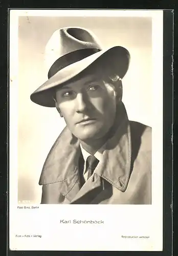 AK Schauspieler Karl Schönböck mit Mantel und Hut