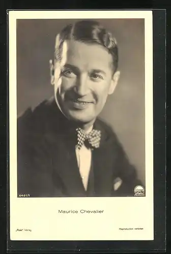 AK Schauspieler Maurice Chevalier mit Anzug und Fliege