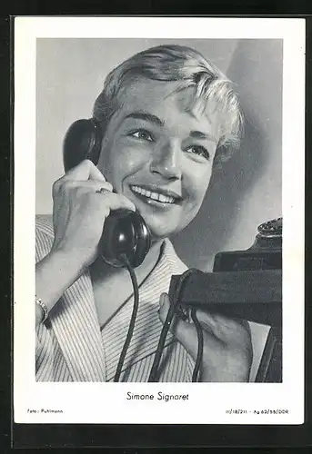 AK Schauspielerin Simone Signoret beim Telefonieren