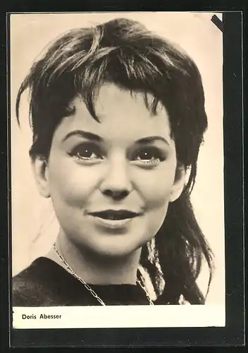 AK Schauspielerin Doris Abesser mit jugendlichem Charme