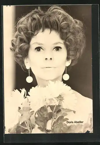 AK Schauspielerin Doris Abesser mit auffälligen Ohrringen