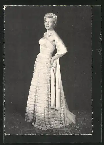 AK Schauspielerin Winnie Markus im eleganten Abendkleid