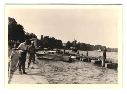 6 Fotografien Photostudio Potsdam, Ausstellung DDR-Bootsmesse, Motoryacht PGH & Kajütboot VEB Yachtwerft Berlin