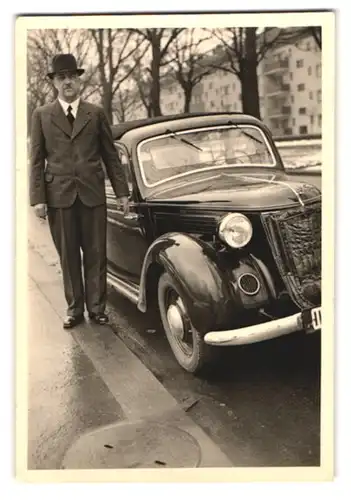 3 Fotografien unbekannter Fotograf, Ansicht Berlin, Auto Wanderer W24 in der Peter-Vischer-Strasse um 1939