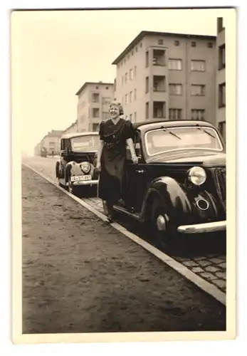 3 Fotografien unbekannter Fotograf, Ansicht Berlin, Auto Wanderer W24 in der Peter-Vischer-Strasse um 1939