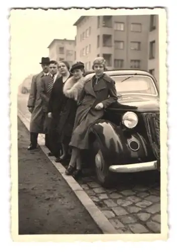 3 Fotografien unbekannter Fotograf, Ansicht Berlin, Auto Wanderer W24 in der Peter-Vischer-Strasse um 1939