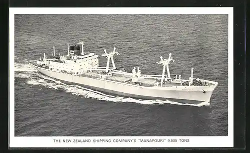 AK Handelsschiff Manapouri in voller Fahrt