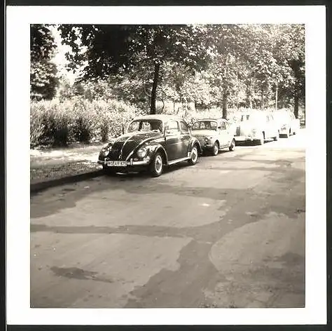 Fotografie Auto VW Käfer & Fiat 500, PKW's am Strassenrand