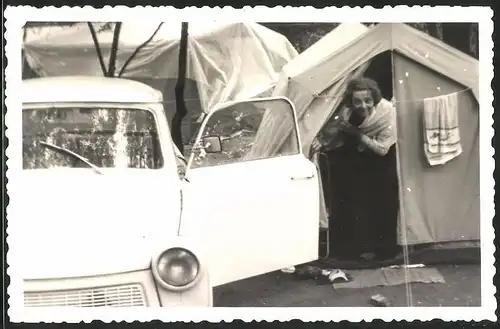 Fotografie Auto sachsenring Trabant Trabi 601, PKW neben Zelt beim Camping