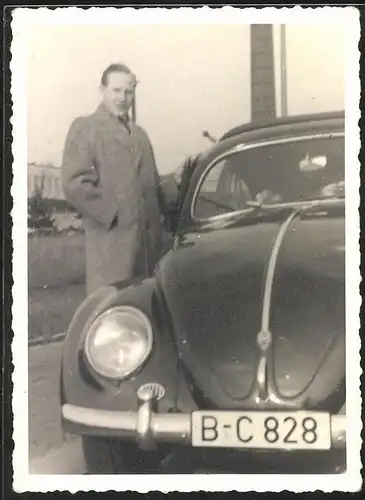 Fotografie Auto VW Käfer, Volkswagen mit Kennzeichen Berlin & Faltdach