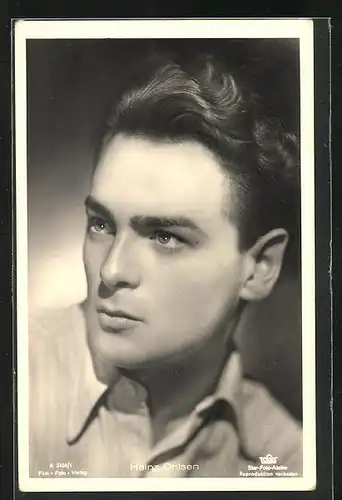 AK Schauspieler Heinz Ohlsen blickt nachdenklich in die Ferne